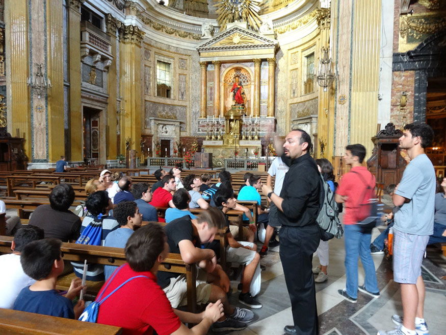 04 69 Fr. Saenz, SJ, explains Gesu Church