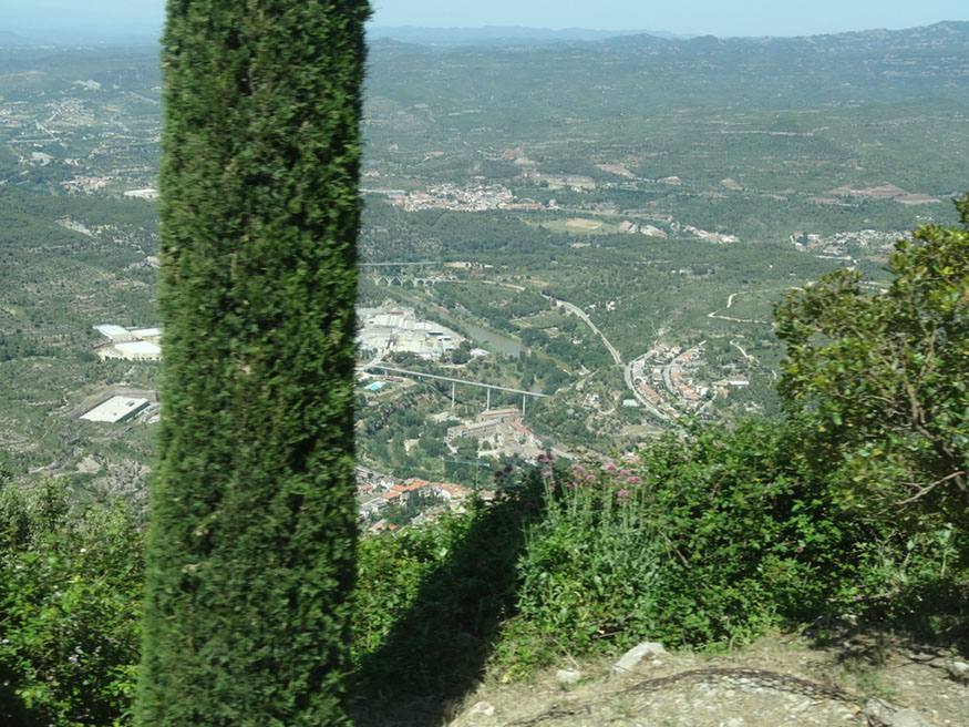 02 53 Bus ride to Montserrat (serrated mountain)
