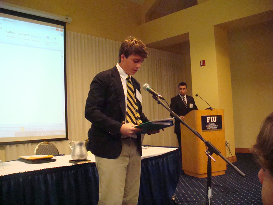 08 Eduardo Abascal addresses the assembly with his opening statement