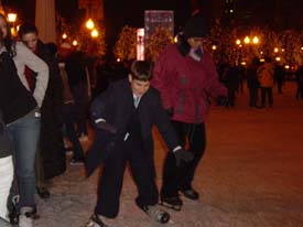 33 Michael Ruiz shows Chicagoans the way to ice skate