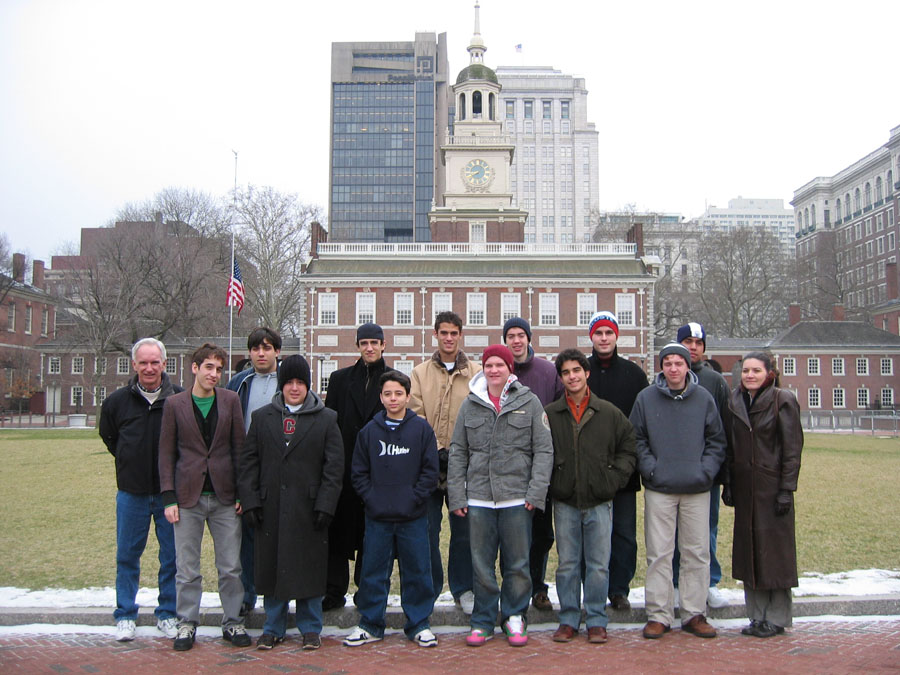 02. UPenn MUN Team in front of Independence Hall